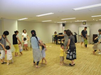 親子リトミック教室
